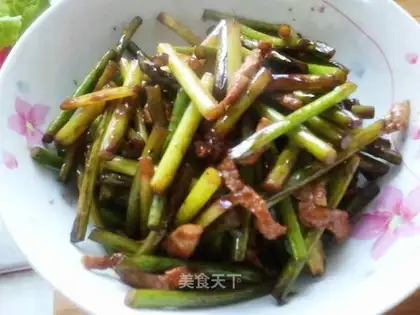 stir-fried shredded pork with garlic sprouts
