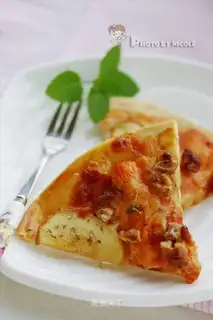 Apple chicken pizza