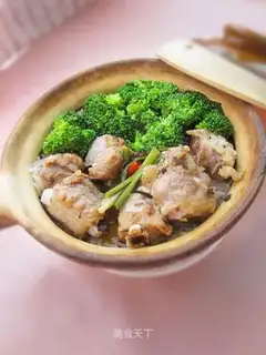 Black bean pork ribs pot rice