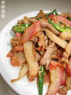 Roasted pork with dried radish and pepper