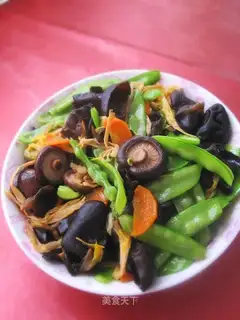 stir-fried vegetarian vegetables with lotus beans
