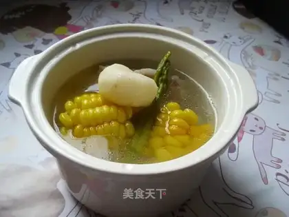 Water chestnut corn asparagus pork bone soup