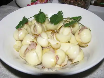Steamed pork with lily