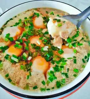 Lunch bed eggs