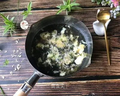 Cream shrimp egg soup