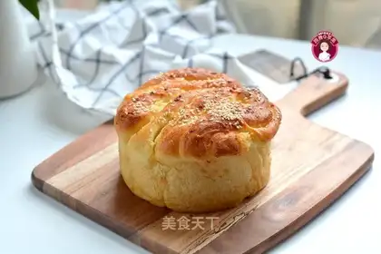 Garlic hand tore bread