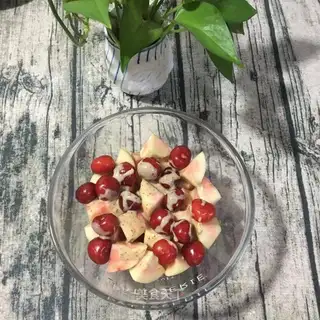 Twin peach salad