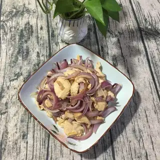 Chicken chest fried onions