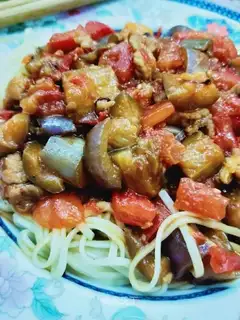 Cheese and tomatoes for noodles