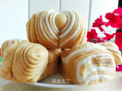 Pumpkin double-coloured coconut roll