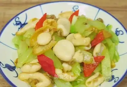 Celery fried the abalone