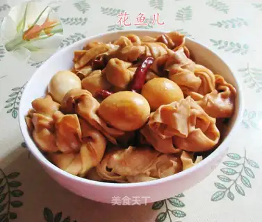 A thousand knots of quail eggs