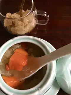 Silver ear papaya soup
