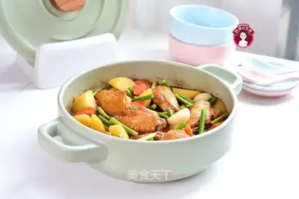 Red chicken wings, potatoes