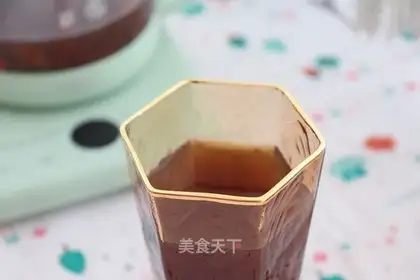 Old ginger and black rose tea