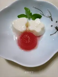 Watermelon milk pudding