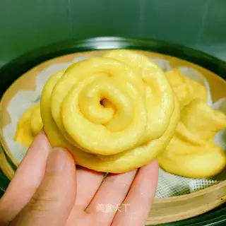 Rose buns
