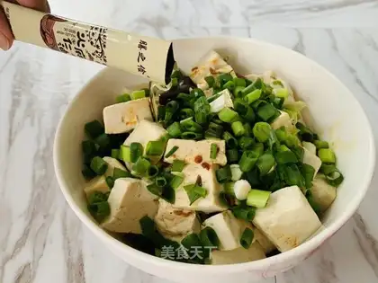 Pyramid onion tofu