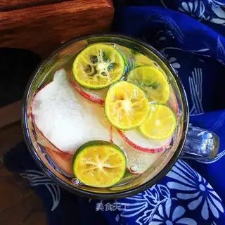 Peach and lemon honey water