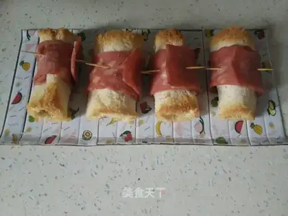 Toast bacon roll