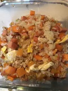 Carrot-ding egg fried rice