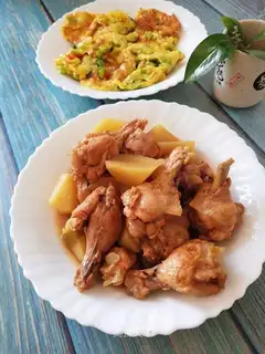 Chicken wings and potatoes