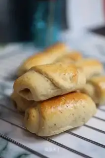 Peanut ham bread