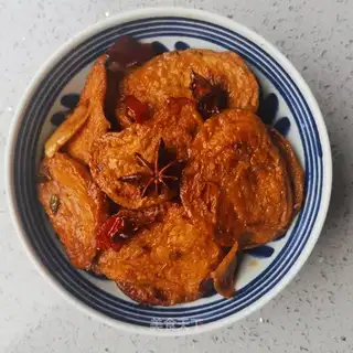 Red tofu rolls