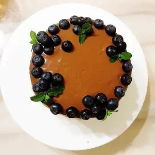 Chocolate blueberry cake