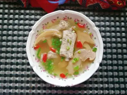 Puffy ribs soup