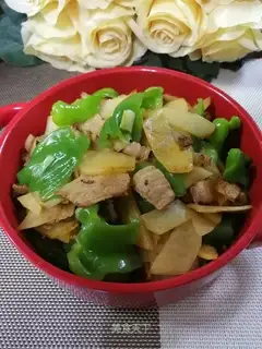 Five flowers with pepper potato chips