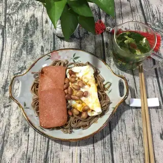Ham egg noodles