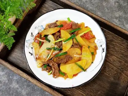 Beef tomato fried potatoes