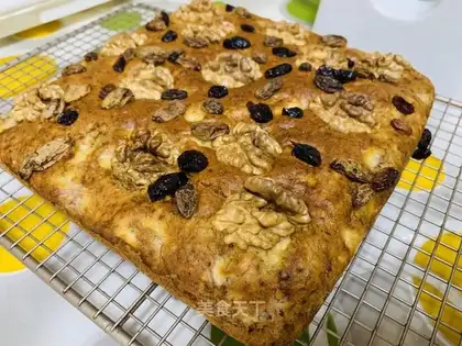 Banana walnut cake