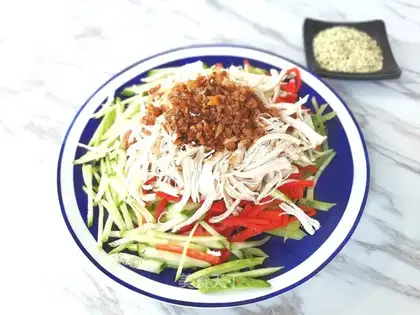 Pyramid chicken silk and vegetables