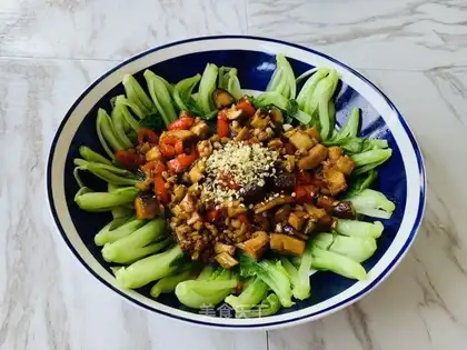 Pyramid meat and mushrooms