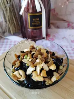 Honey nuts, black powder