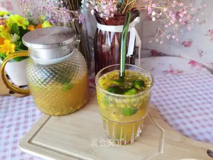 Bronze berries, honey tea