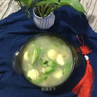 Soup with tofu shrimp and melon