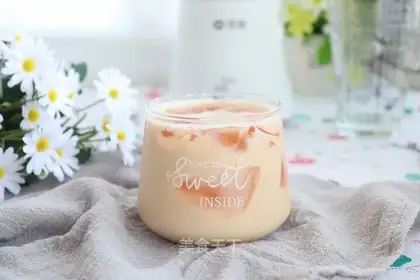 The pearls, the tea, the strawberries
