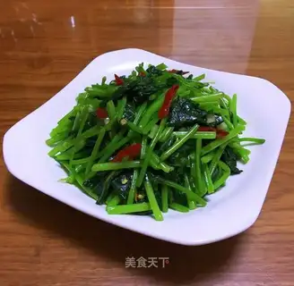 Spicy red potato leaves