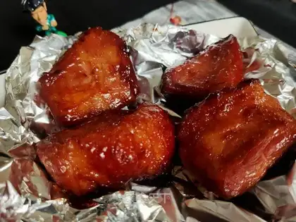 Honey sauce and roast meat