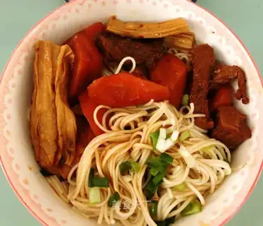 Spicy beef noodles