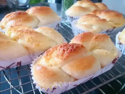 Coconut-muted tumble bread
