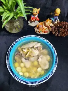 Fresh Lotus chicken soup