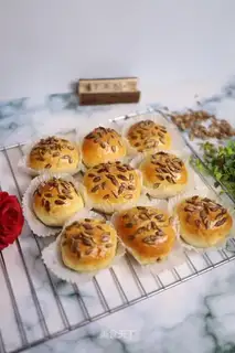 Melon bread
