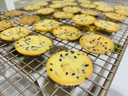 Sesame pretzels