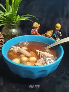 Chicken soup for red mushrooms