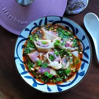 Sour soup and vegetables