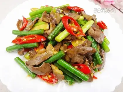 Garlic fried pig hearts